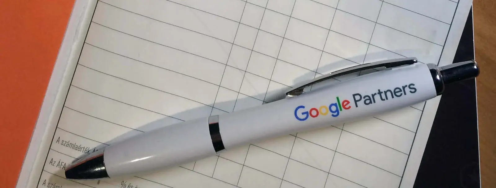 Google Partners feliratú toll személyes adatokat nem tartalmazó számlanyomtatvány-részleten